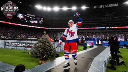 Artemi Panarin scores overtime goal for Rangers in Stadium Series