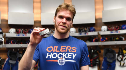 McDavid consigue histórica asistencia 100